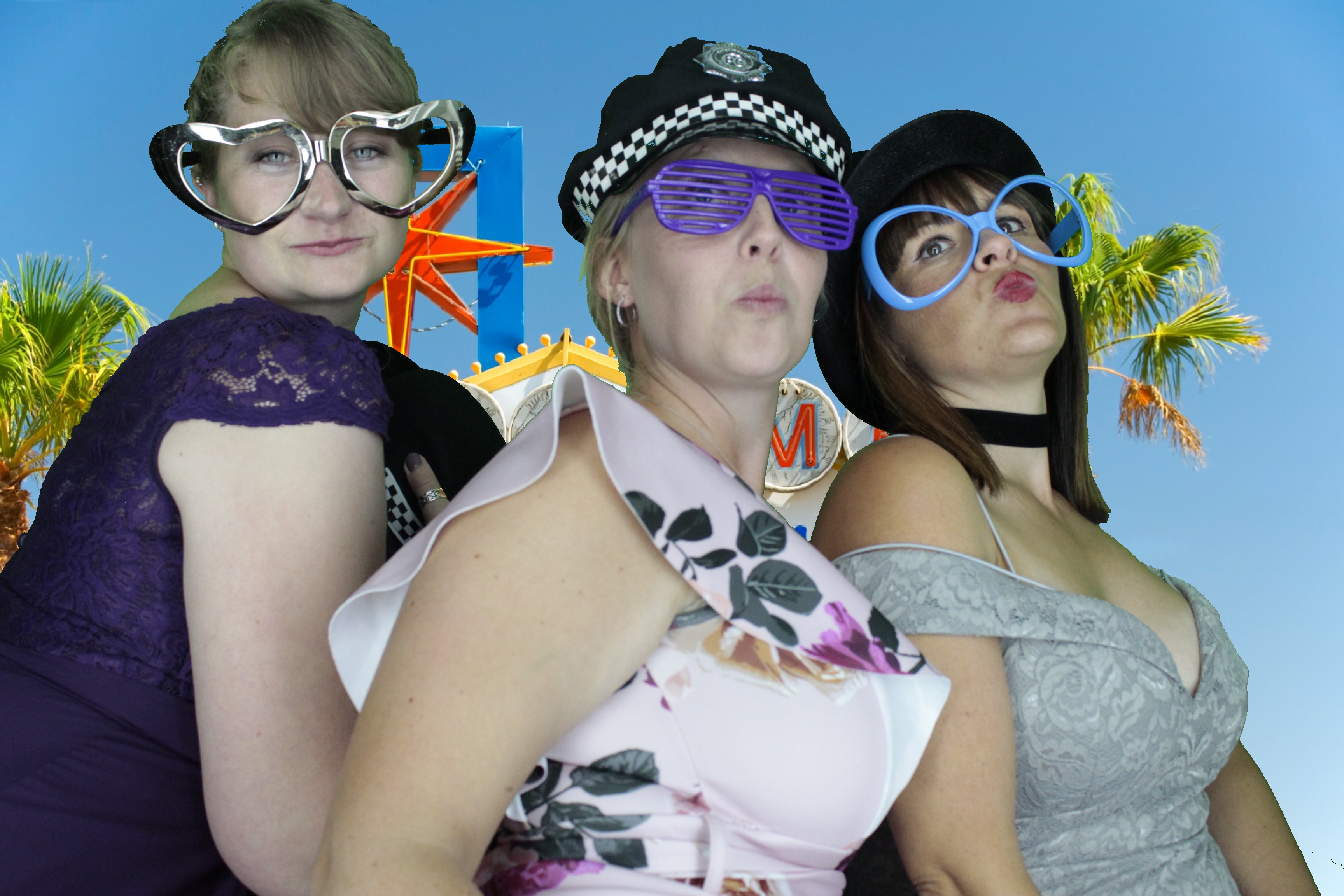 Mr & Mrs Brooks | View more photos from the event at gallery.myphotoboothexperience.co.uk/u/MyPhotoBoothExperienceLtd/Mr-Mrs-Brooks